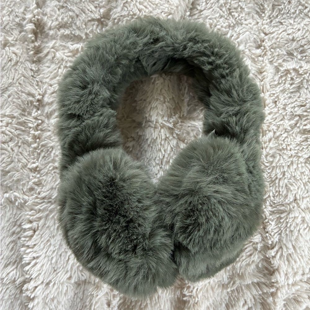 WINTER // Winter Accessories Bundle - Picture 3 of 5